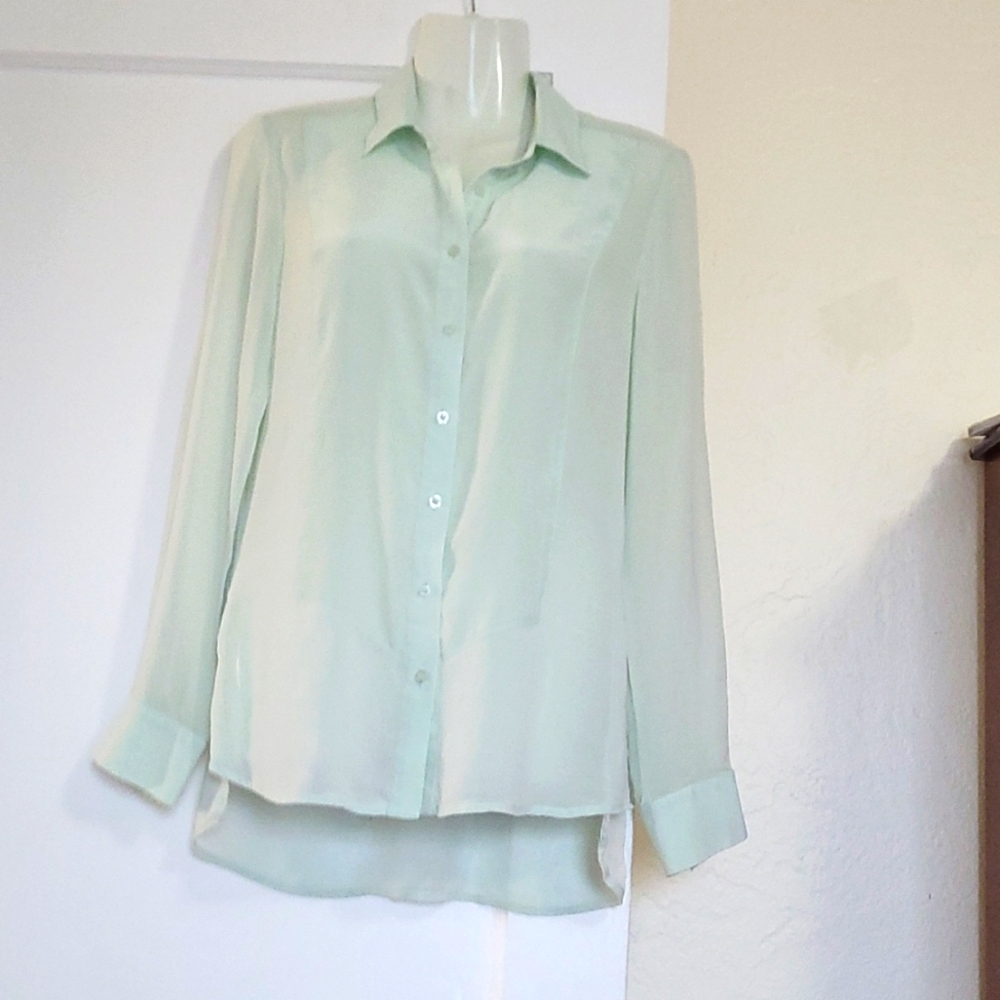 bebe pastel green blouse 👚